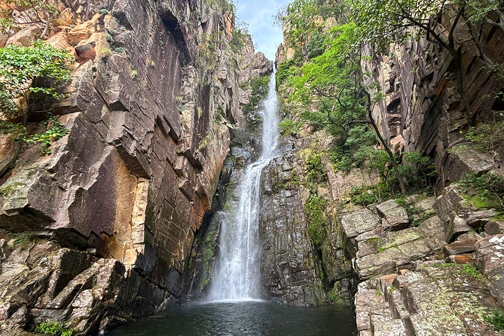Cachoeira Véu da Noiva, a 2 km da vila de Serra do Cipó, em Santana do Riacho