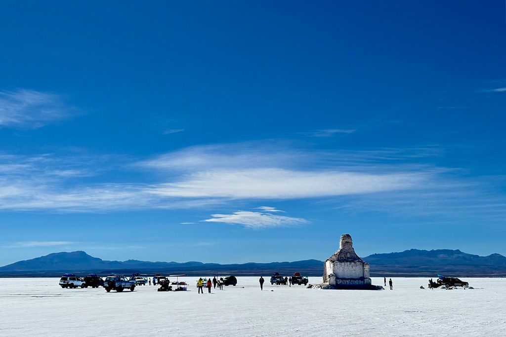 Monumento ao Rally Dakar, no Salar de Uyuni, Bolívia