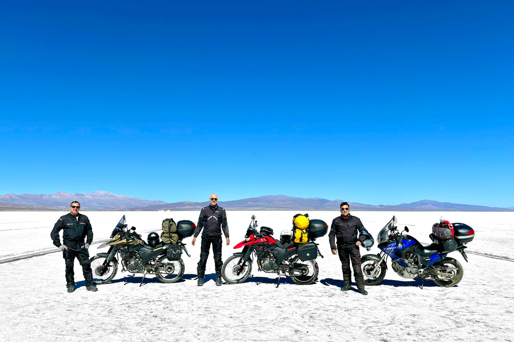 Motoqueiros em Salinas Grandes, na província de Jujuy, Argentina